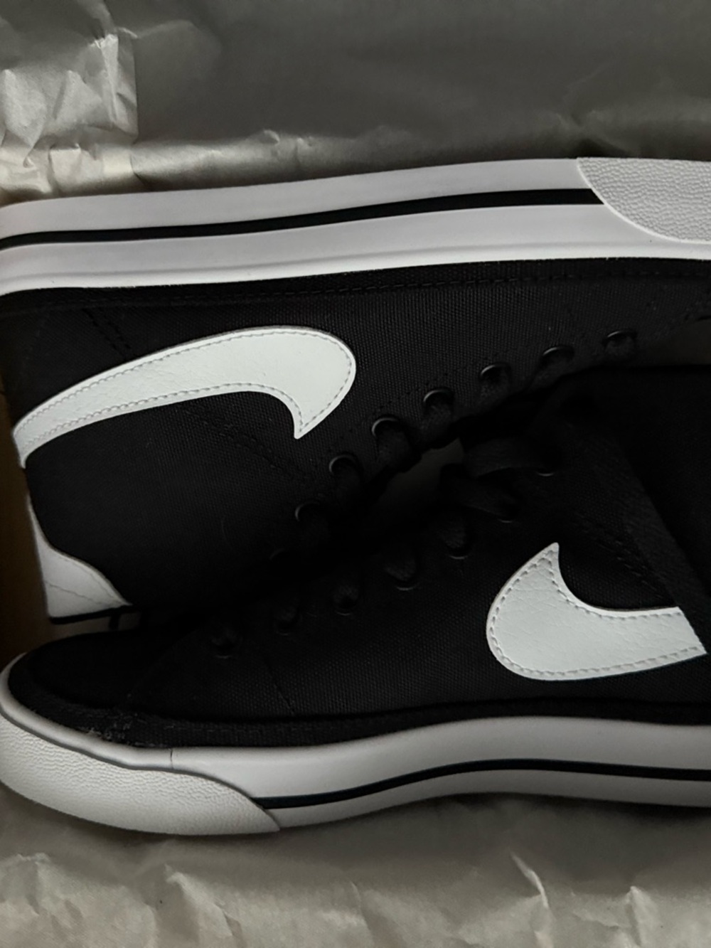 Nike Women's Court Legacy Black and White Low-Top Sneakers SIZE 6.5